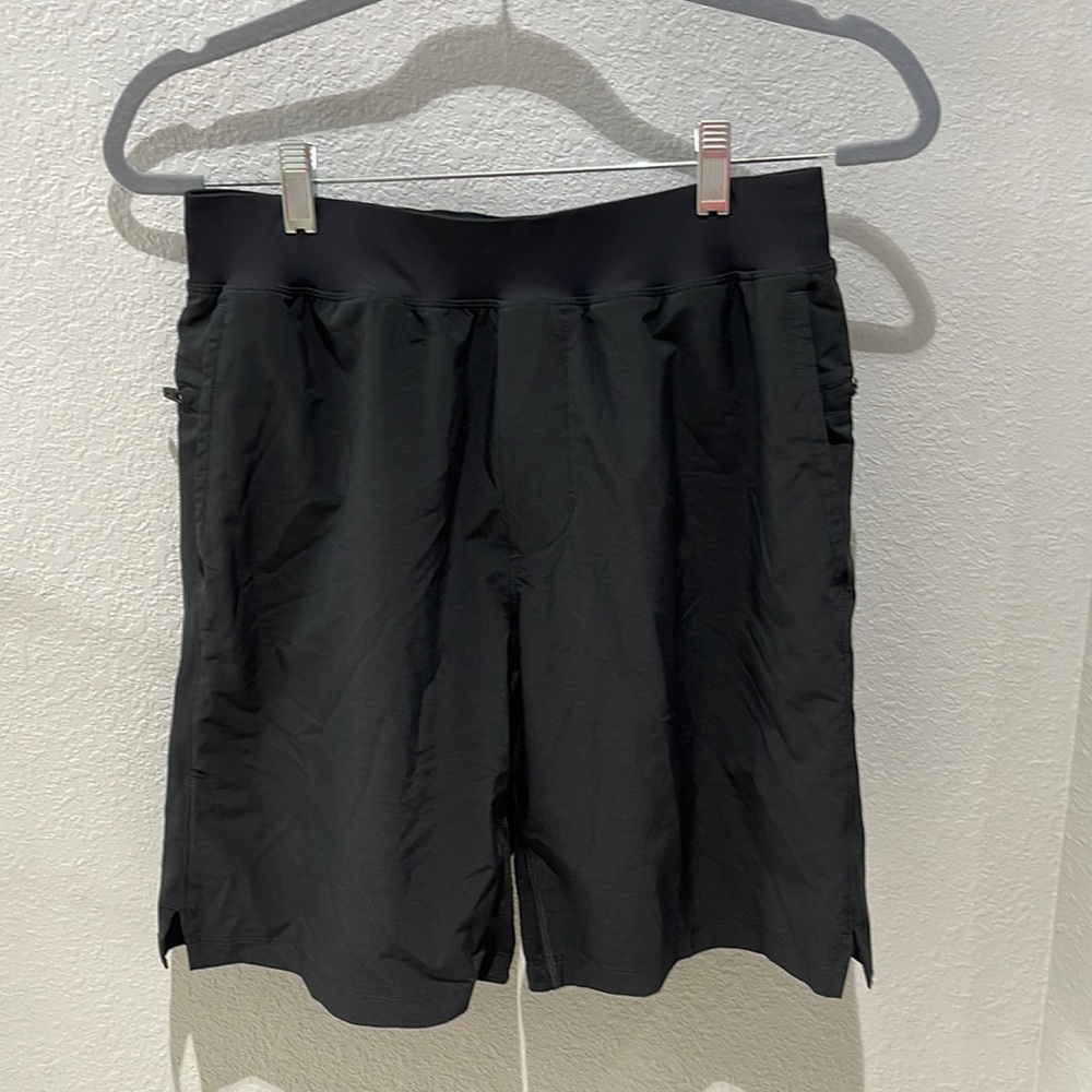 Fabletics Men’s Shorts Medium (Lined)